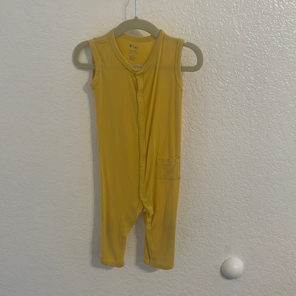 Kyte Sleeveless Snap Romper 12-18 months in Pineapple 🍍
